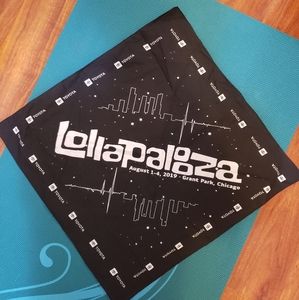 Lollapalooza 2019 black / white bandana
